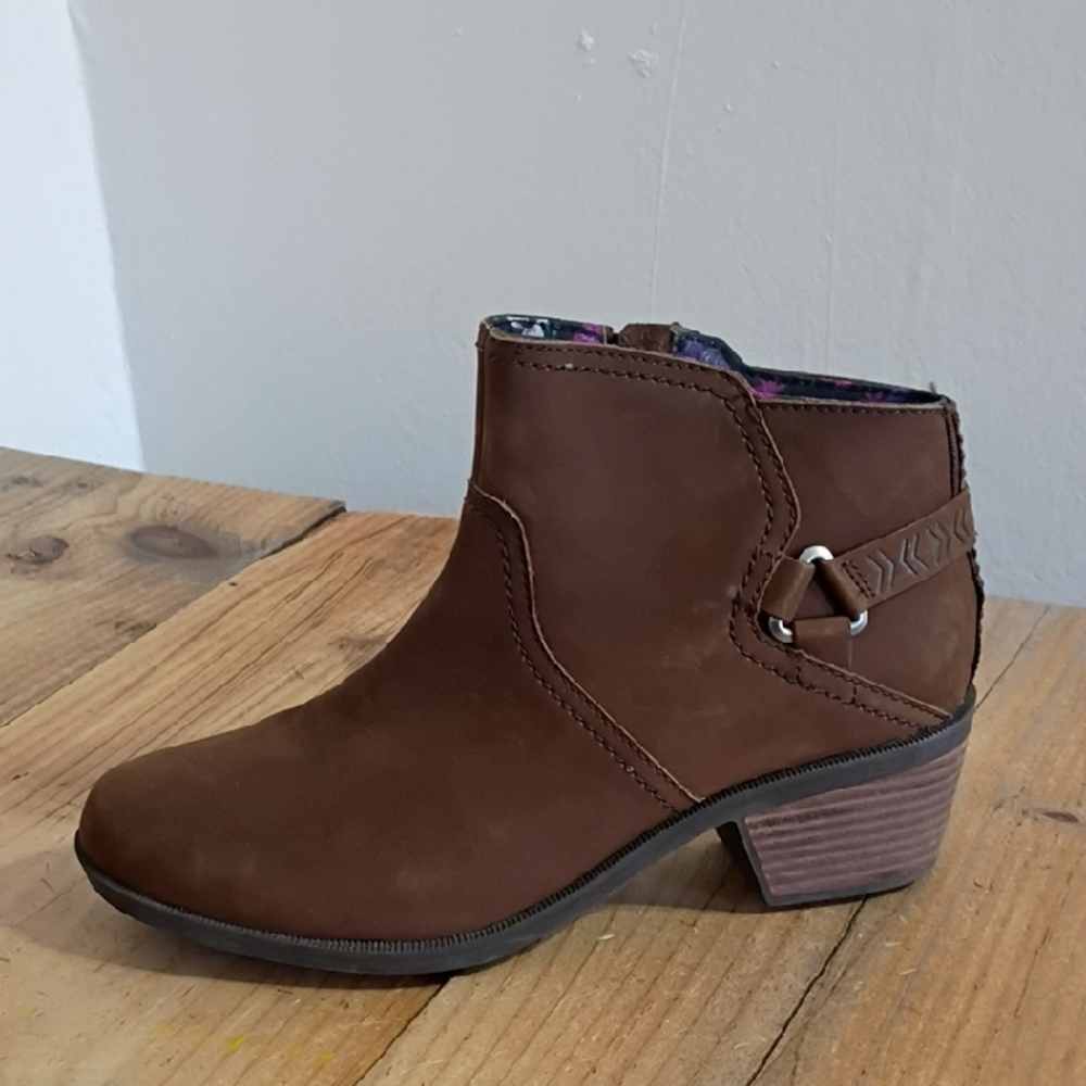 Teva Foxy Brown Leather Side Zip Ankle Boots Size 9 NEW